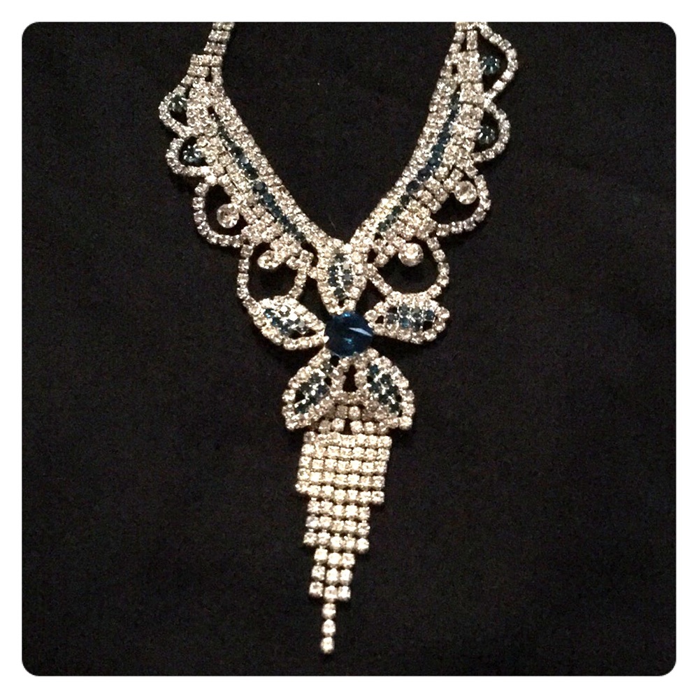 Pretty sparkly flower rhinestone necklace